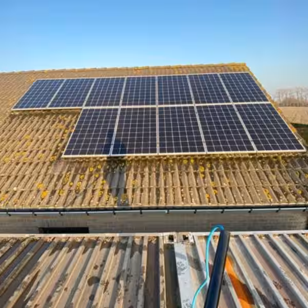 Reiniging van zonnepanelen prijs: Hoeveel kost het schoonmaken van mijn zonnepanelen?