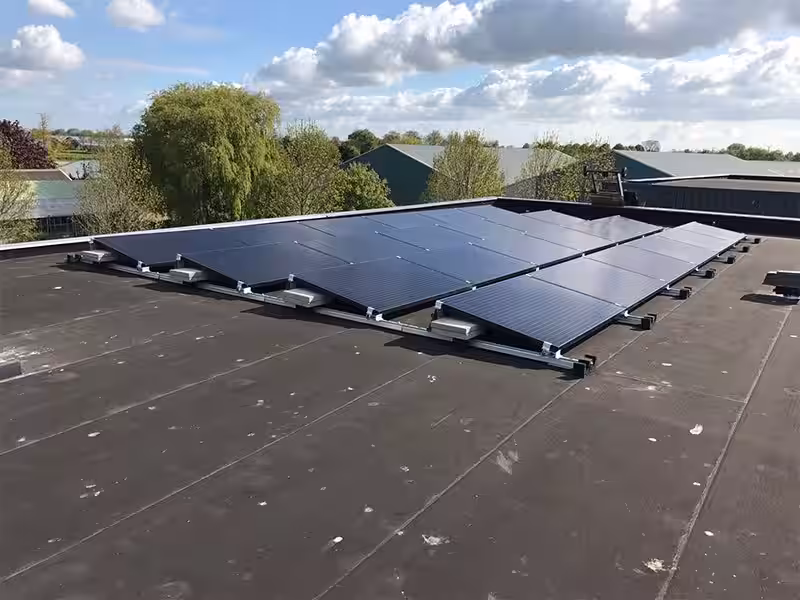 Zonnepanelen voor platte daken: Een complete gids